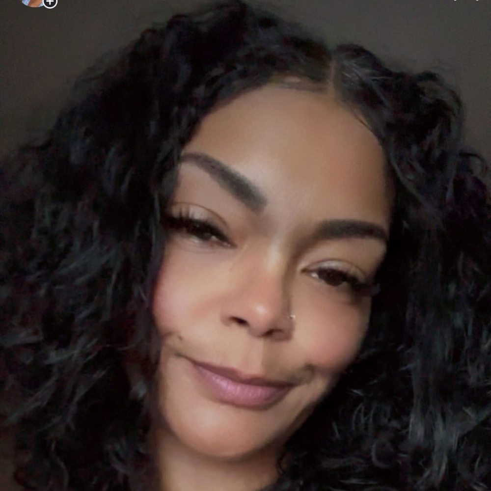 Meet your Posher, Chanel